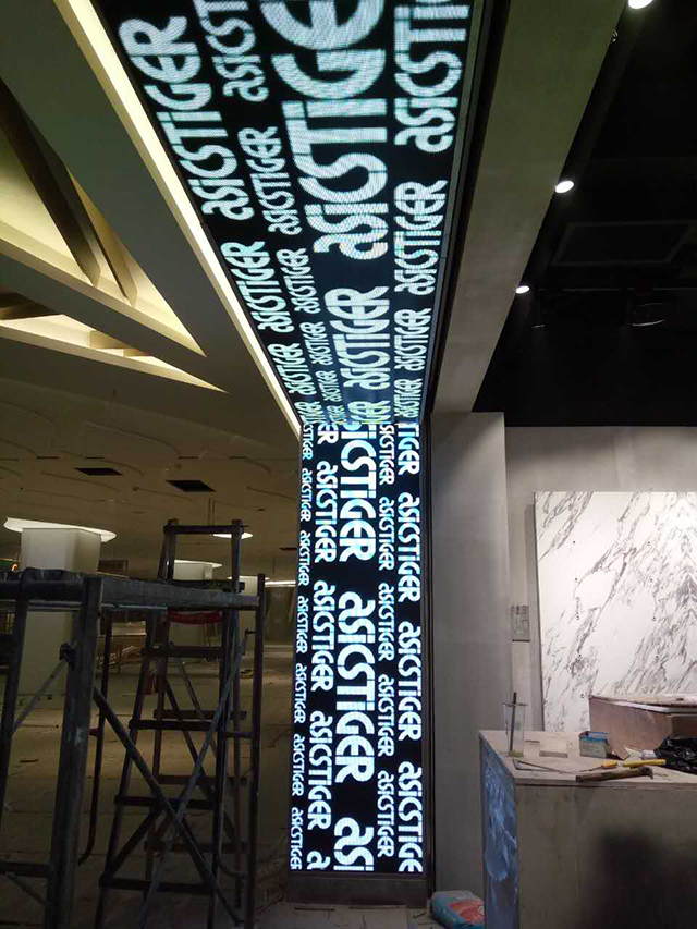 浙江杭州國大城市廣場室內(nèi)LED顯示屏由上海智彩科技設(shè)計、安裝
